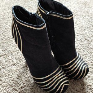 LILIANA Size 8 Black Platform Heeled Booties With Gold Stripes